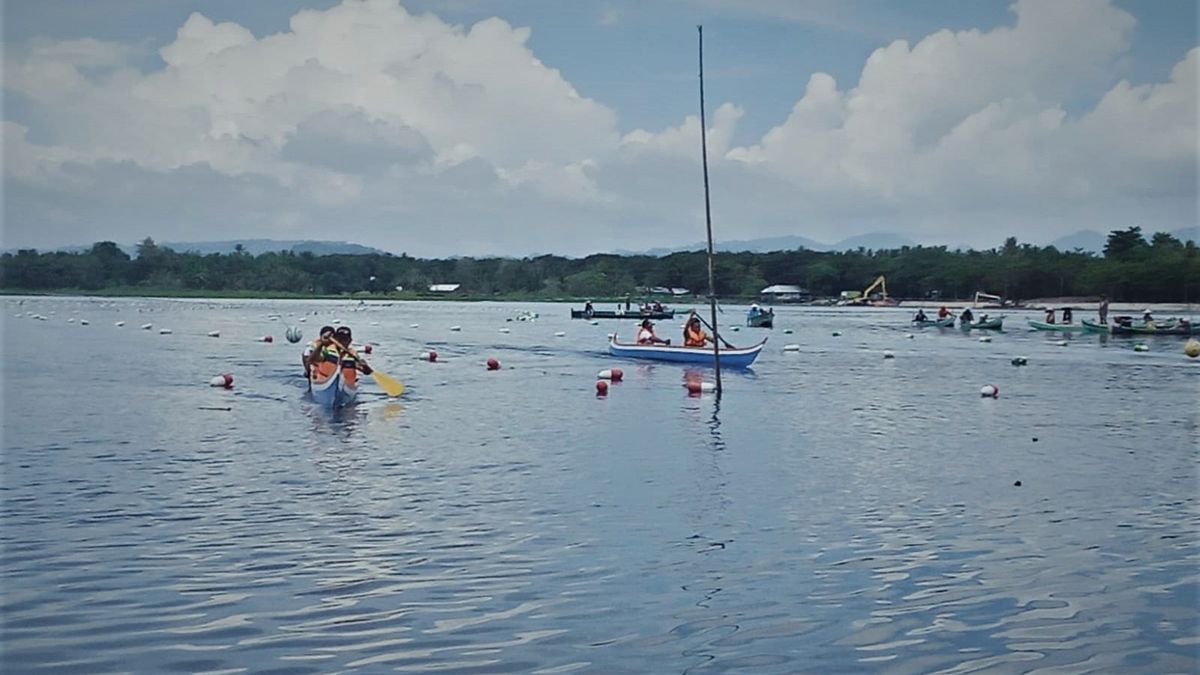 Lomba Perahu Dayung Tradisional Ramaikan FPDL