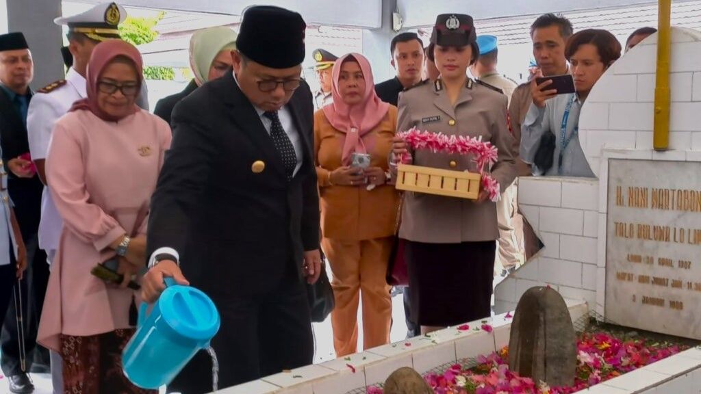 Peringatan Hari Patriotik di Warnai dengan Ziarah Makam Pahlawan