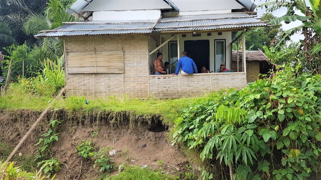 Foto: Kerusakan Jalan di Desa Puncak, Kecamatan Pulubala