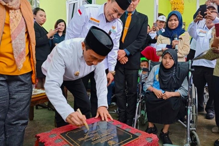 Warga Kurang Mampu Dapat Program Bedah Rumah