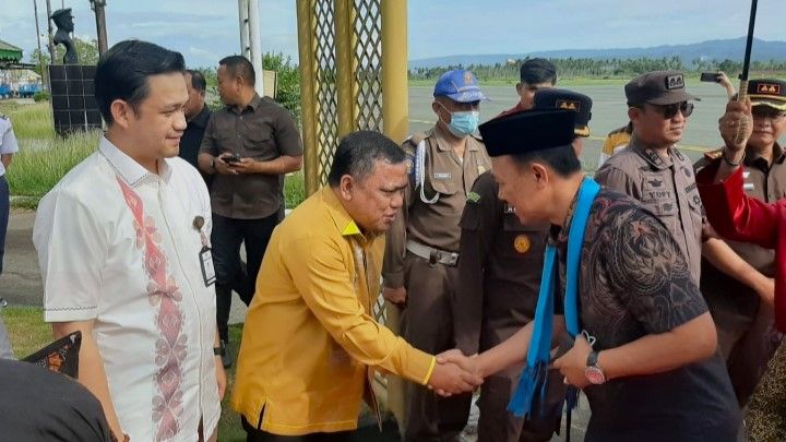 Wabup Hendra Jemput Kepala Kejaksaan Tinggi Gorontalo