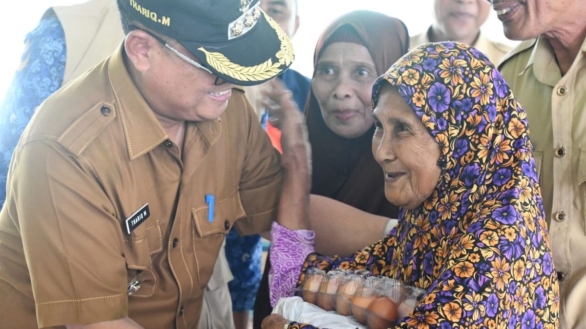 107 Korban Banjir Sumalata Terima Bantuan dari Pemkab Gorut