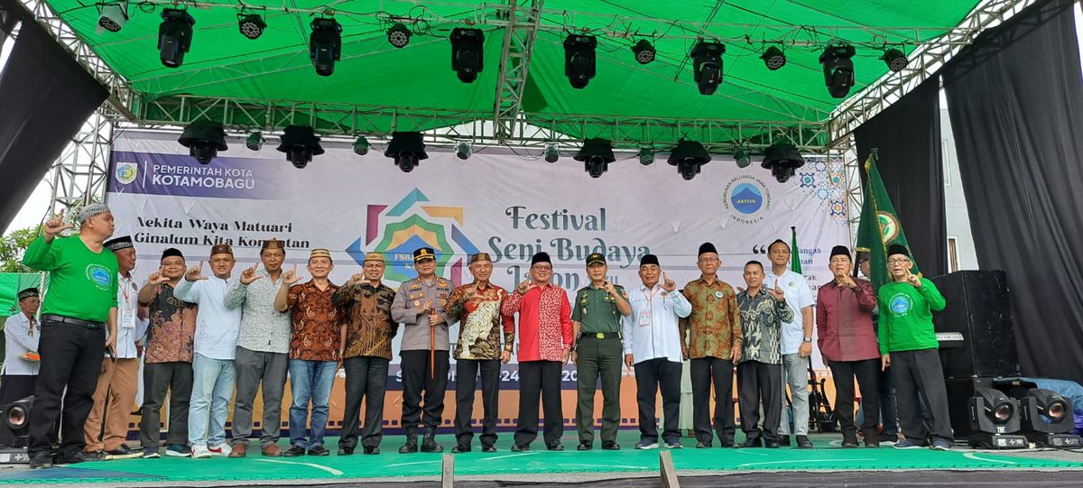 Sekda Roni Hadiri Festival Seni Budaya Jawa Tondano ke-XVII