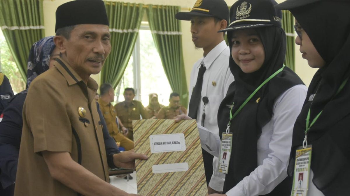 Nelson Pomalingo Tutup Pelatihan Dasar CPNS