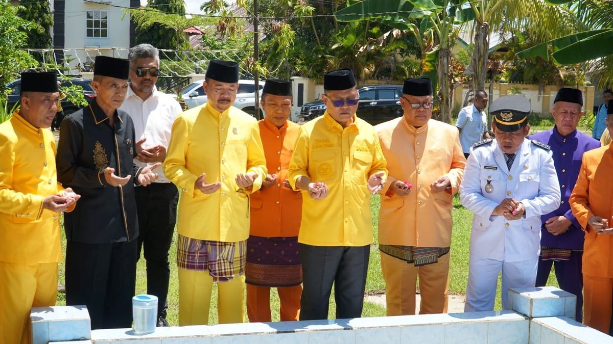 Pemkab Gorut Ziarahi Makam Tokoh Pejuang