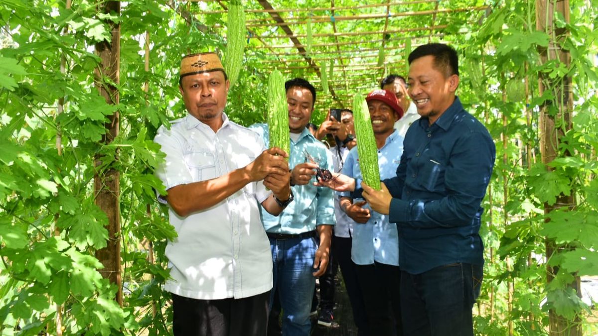 Roni Sampir Hadiri Panen Raya dan Temu Tani di Dusun V Desa Hutabohu