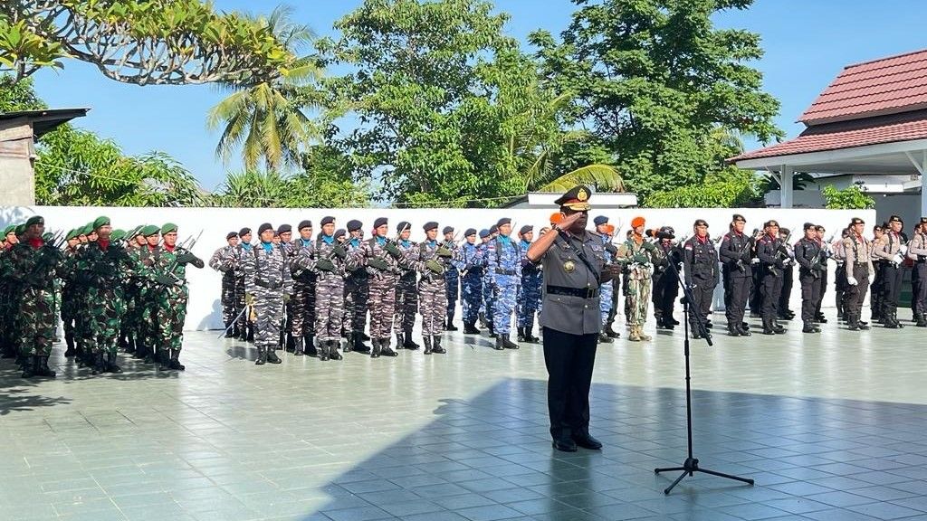 Polda Gorontalo Gelar Upacara Tabur Bunga di Makam Nani Wartabone