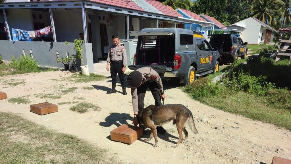 Personel Unit K-9 Direktorat Samapta Polda Gorontalo Gelar Latihan Peningkatan Deteksi Narkotika