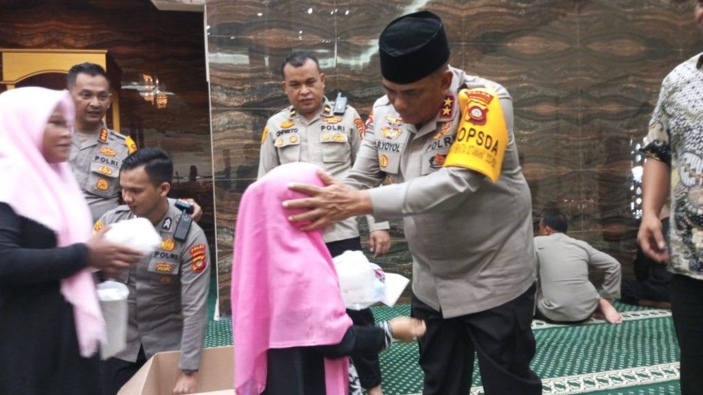 Polda Gorontalo Santuni Anak Yatim