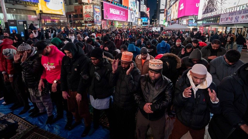 Umat Muslim Amerika Serikat Salat Tarawih di Time Square