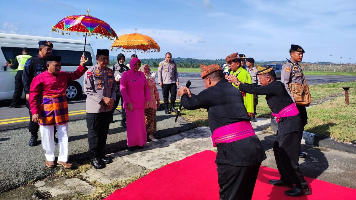 Pemerintah Provinsi Gorontalo Sambut Kapolda Baru dengan Adat Mopotilolo