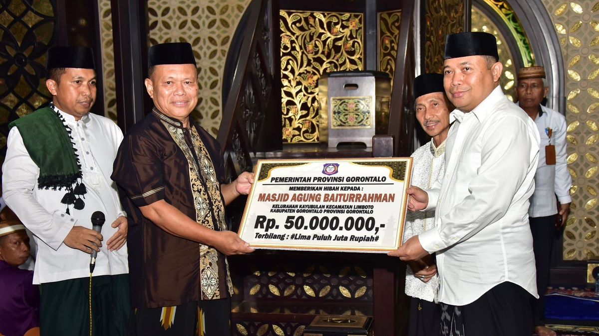 Pemprov Gorontalo Serahkan Dana Hibah Kepada Pengurus Masjid Baiturrahman