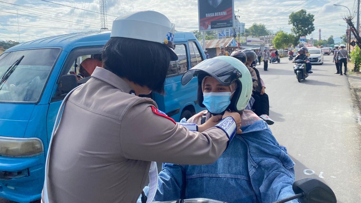 Potret Polwan Polda Gorontalo Laksanakan Tugas dengan Sikap Humanis