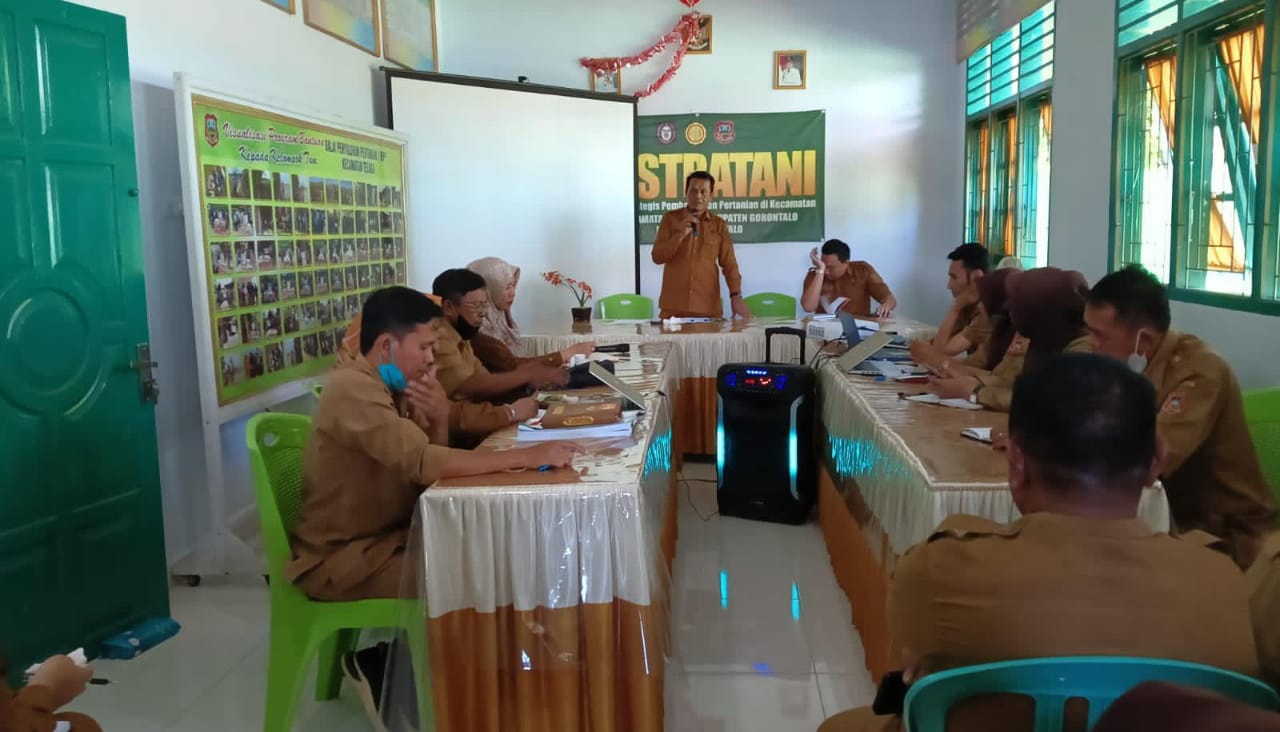 Perdana Berkantor, Kadis Pertanian Kabupaten Gorontalo Evaluasi Kinerja Pegawai