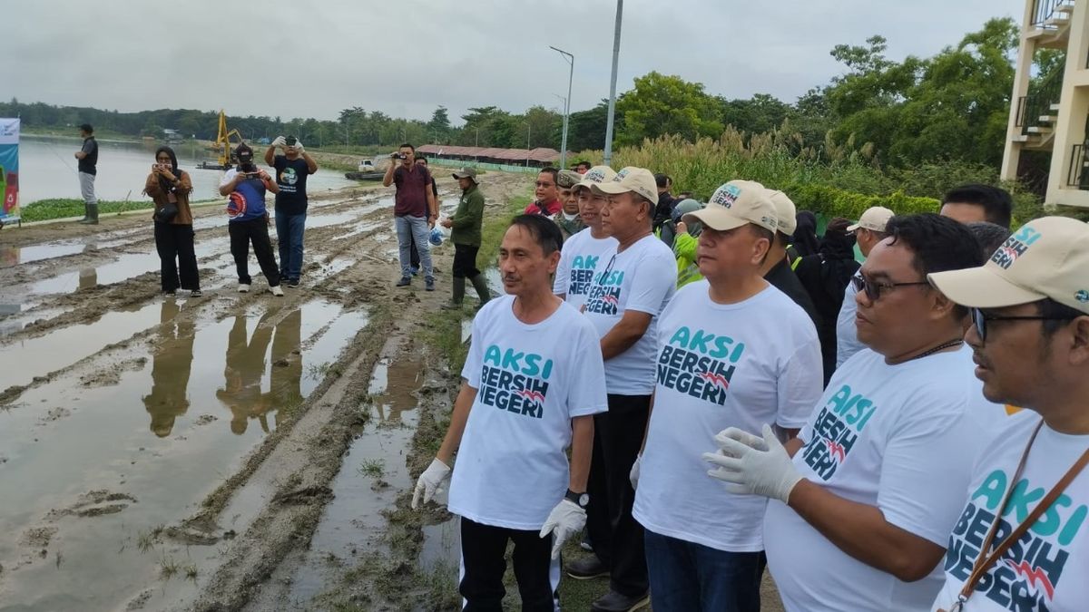 Peringati HPSN, Pemkab Gorontalo dan Kementerian LHK RI Bersihkan Kawasan Danau Limboto