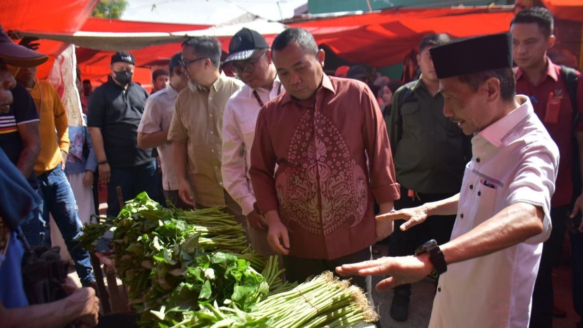 Bupati Nelson Bersama PJ Gubernur Gorontalo Pantau Harga Bahan Pokok di Pasar Limboto