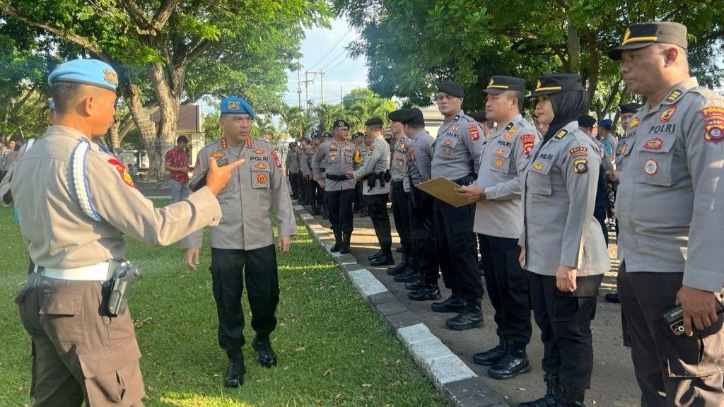 Kabid Propam Kombes Pol Jury Leonard Siahaan Cek Sikap Tampang Personel