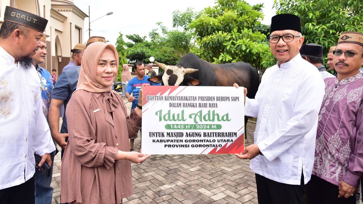 Pj Gubernur Gorontalo Serahkan Hewan Kurban Presiden RI di Gorut