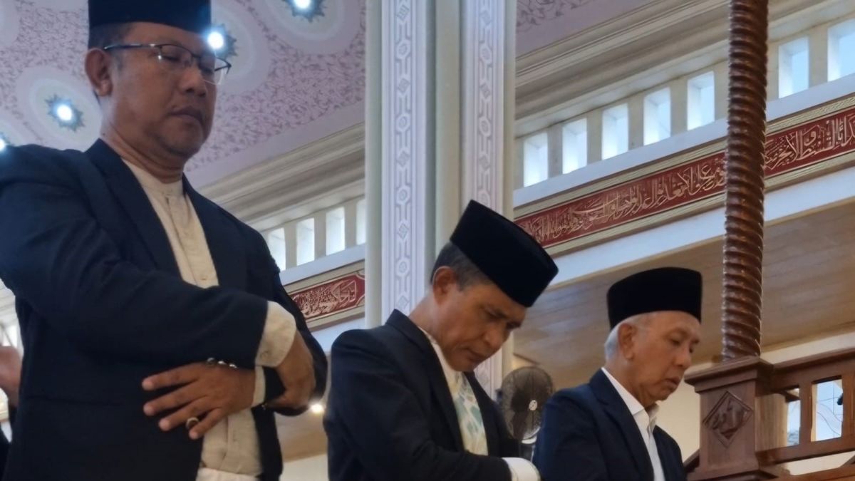 Penjabat Gubernur Gorontalo Salat Idul Adha di Masjid Baiturahim