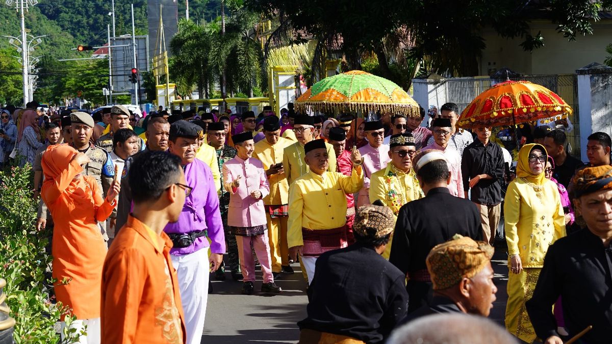 Nelson Pomalingo Hadiri Prosesi Adat Mopotolungo Wali Kota Gorontalo