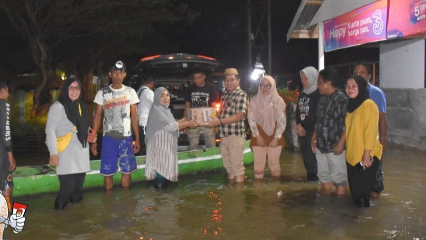 KPU Bantu Korban Banjir Luapan Danau Limboto