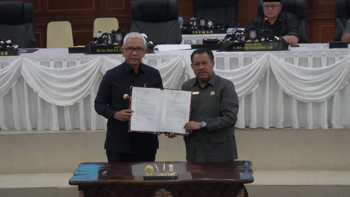 Pj Gubernur Gorontalo Serahkan KUA-PPAS APBD 2025 ke DPRD