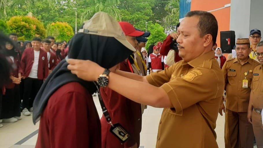 Nawir Tondako Melepas Mahasiswa KKN UNG-UGM