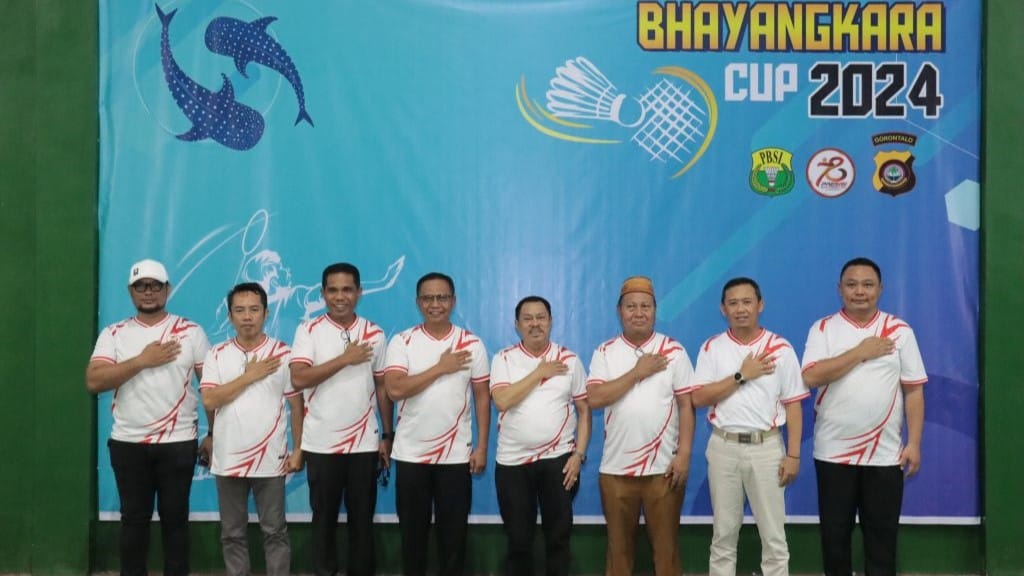 Peringati HUT Bhayangkara ke-78 Polda Gorontalo Gelar Turnamen Badminton