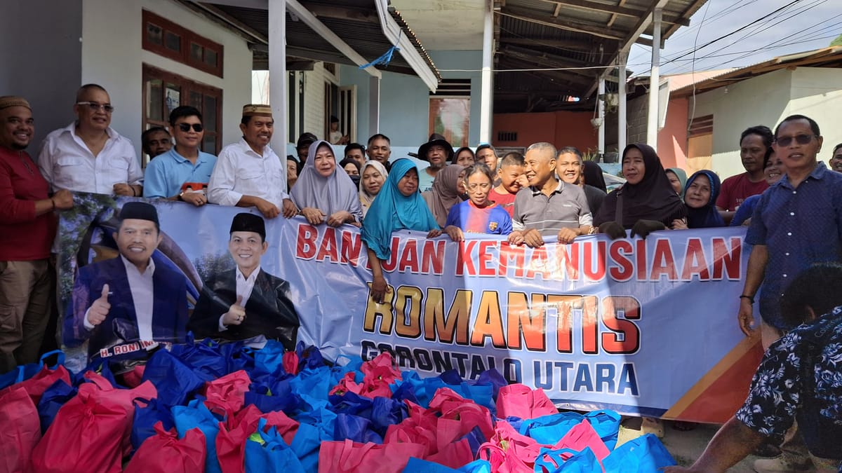 Roni Imran dan Ramdhan Mapaliey Bagikan 1.001 Paket Bantuan untuk Korban Banjir