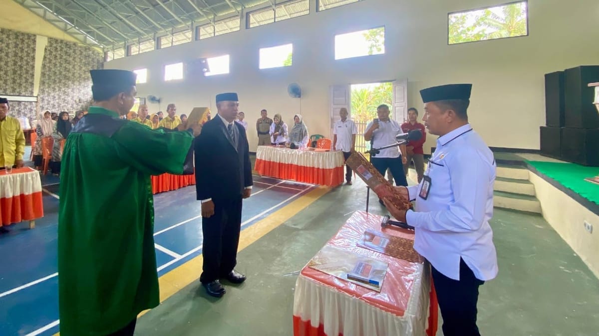 Pj Sekda Haris Tome Lantik PAW Anggota BPD Teratai