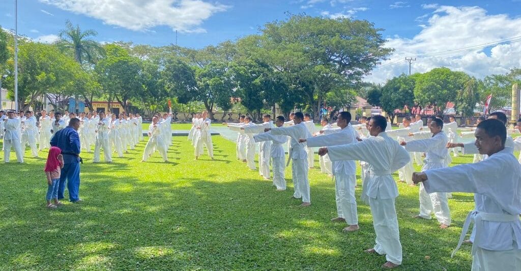 Tingkatkan Kemampuan, Bintara Samapta Polda Gorontalo Rutin Latihan Beladiri Polri