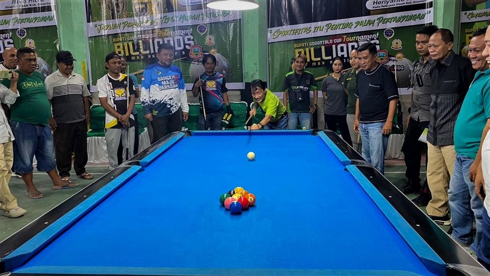 Nelson Pomalingo Buka Turnamen Biliar Bupati Cup