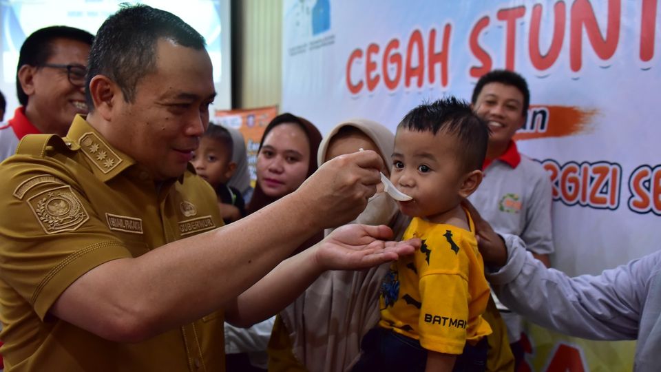 Ratusan Anak Tengkes di Telaga Cs Terima Makanan Tambahan