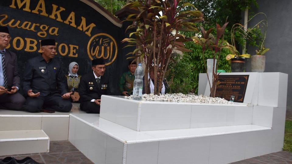 Momen HUT ke-350, Bupati Gorontalo Ziarah ke Makam David Bobihoe Akib