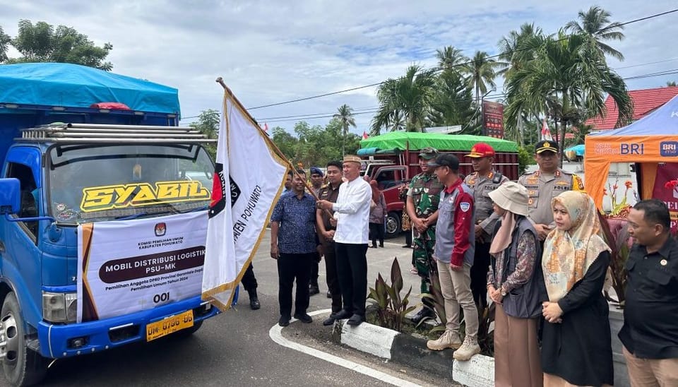 TNI Polri Lakukan Pengawalan Terhadap Pendistribusian Logistik untuk PSU