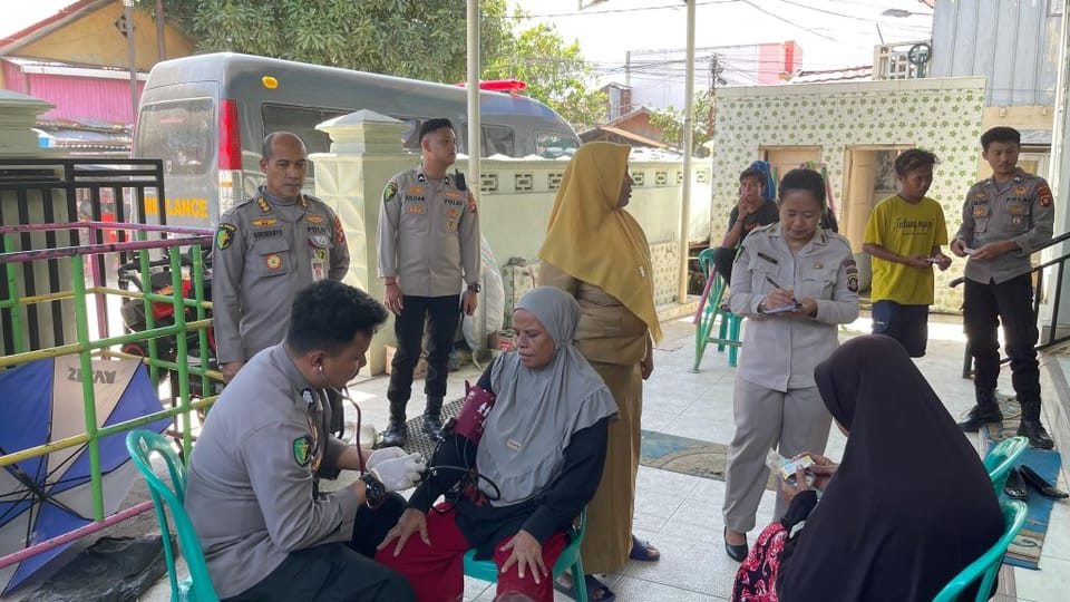 Biddokkes Polda Gorontalo Gelar Pemeriksaan Kesehatan Gratis bagi Warga Terdampak Banjir