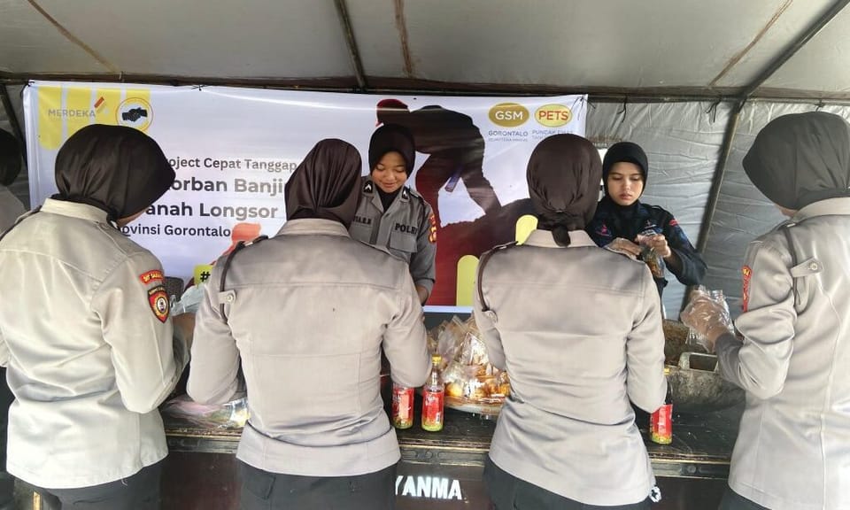 Polda Gorontalo Terjunkan Polwan Jadi Juru Masak Di Dapur Umum